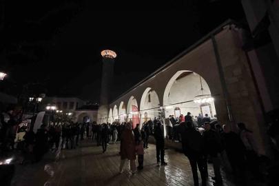 Depremin ardından yeniden inşa edilen Habibi Neccar Camii, Kadir Gecesi’nde vatandaşların akınına uğradı