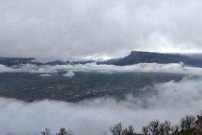 Derecik’te sisli manzara mest etti