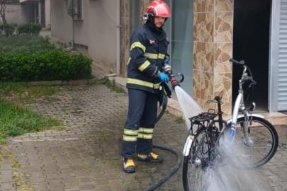 Devrek’te garaja park edilen elektrikli bisiklet yandı