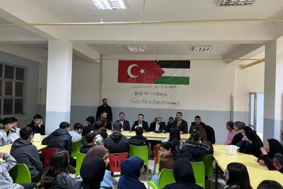 Dicle Kaymakamı Mustafa Atış, lise öğrencileriyle iftarda bir araya geldi