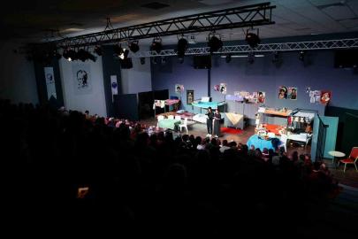 Didim’deki kadınlara yönelik tiyatro oyunu yoğun ilgi gördü