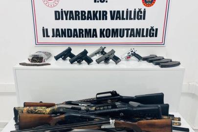 Diyarbakır’da jandarma operasyonlarında çok sayıda silah ve aparatı ele geçirildi