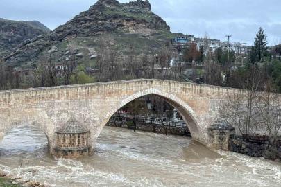 Diyarbakır’da sağanak nedeniyle akarsuların debileri arttı