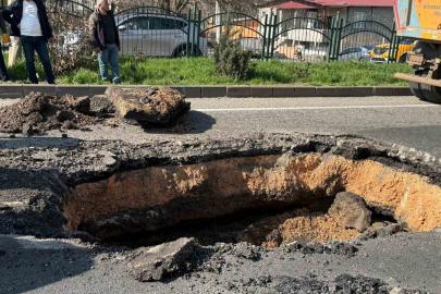 Diyarbakır’da yol çöktü, facianın eşiğinden dönüldü