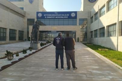 Dolandırıcılık suçundan aranan şahsı polis yakaladı