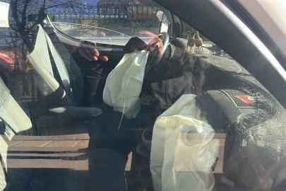 Dolmuş kazasında hava yastığı açıldı: 1 yolcu yaralandı