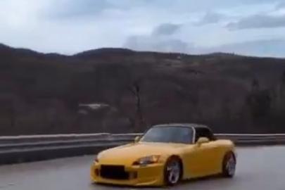 Drift atan otomobil, sosyal medya devriyesine takıldı