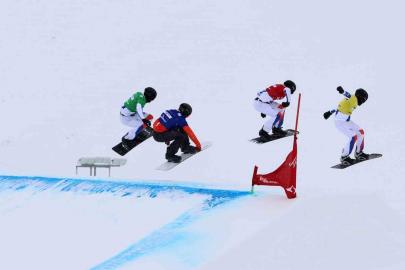 Dünya’nın yıldızları Palandöken’de yarışıyor