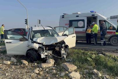 Edirne’de otomobil ile pikap çarpıştı: 3 yaralı