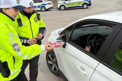 Edirne’de şekerli ve kolonyalı trafik uygulaması