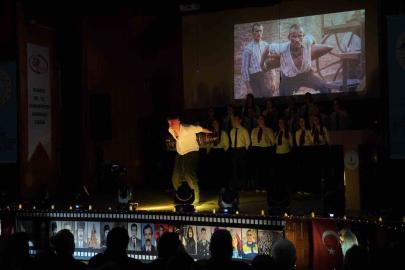 Edirneli öğrencilerin 18 Mart gösterileri duygulandırdı