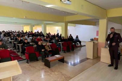 Edremit MYO ’da CV hazırlama, mülakat ve iş arama becerileri semineri düzenlendi