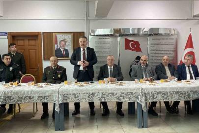 Edremit protokolü bayramlaşmada buluştu