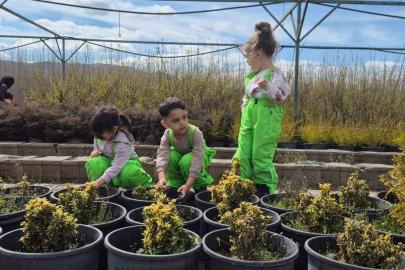 Elazığ’da minik öğrenciler fidanlıkta doğayla buluştu