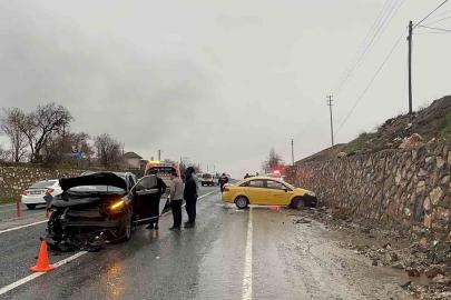 Elazığ’da trafik kazası: 2 yaralı