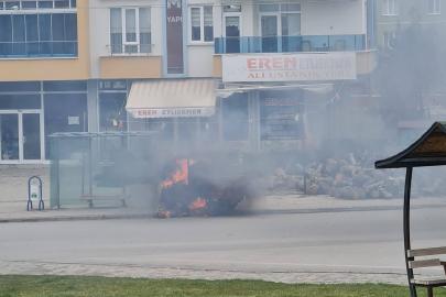 Elektrikli üç tekerlekli motosiklet alev alev yandı