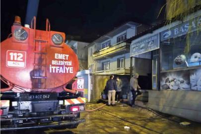 Emet’te fırın deposunda çıkan yangın büyümeden söndürüldü