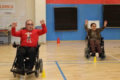 "Engellisin evlenemezsin" dediler, onlar akülü sandalyede zeybek oynuyor