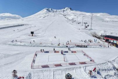 Erciyes’te kar voleybolu heyecanı başlıyor