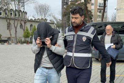 Eski karısının bıçak tehdidiyle cep telefonunu gasp etti