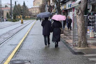 Eskişehir güne yağmurla başladı