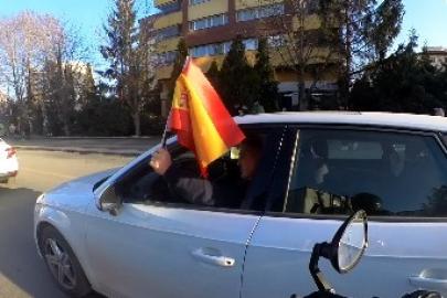 Eskişehir sokaklarında İspanya ve Türk bayrakları ile dolaşan sürücü