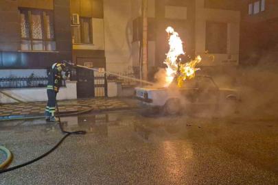 Eskişehir’de park halindeki LPG’li araç küle döndü