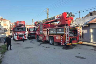 Eskişehir’de yangın paniği: Mahalleli sokağa döküldü