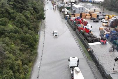 Eyüpsultan’da göle dönen yol havadan görüntülendi