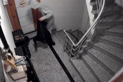 Eyüpsultan’da montunu çuval gibi yapan hırsız girdiği aparmandan 8 çift ayakkabı çaldı