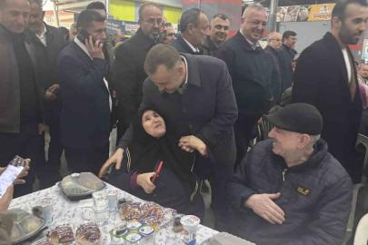 Ezine’de 10 bin kişi iftar sofrasında buluştu