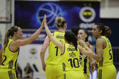 Fenerbahçe, Kadınlar Basketbol Süper Ligi yarı final serisinde 1-0 öne geçti