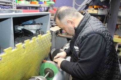 Fileto bıçakları elinde yeniden şekilleniyor