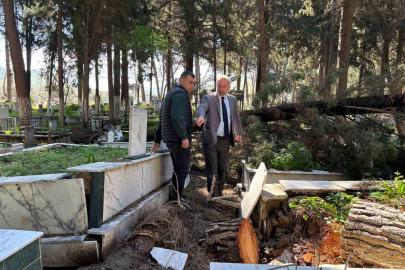 Fırtınadan zarar gören mezarlıklar onarılıyor