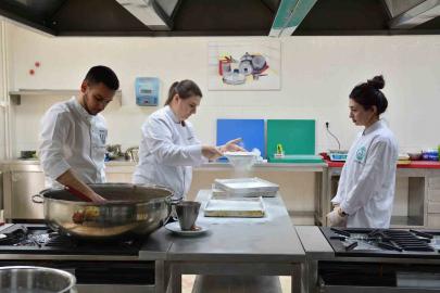 Gastronomi öğrencilerinden özel lokum üretimi