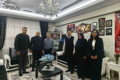 Gazetecilerden şehit ailesine anlamlı ziyaret