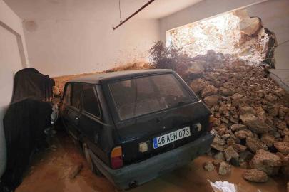 Gaziantep’te yağmur duvarı yıktı