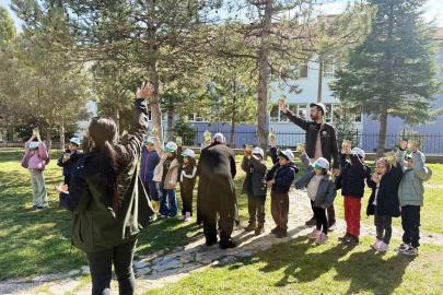 Gediz’de minik eller tohum dikti