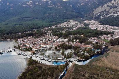 Geleneksel Akyaka mimarisi ile yapılan konaklama tesisleri kapanmaktan kurtuldu