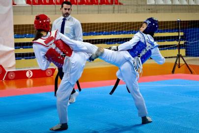 Genç tekvandocular Bilecik’te madalya için mücadele ediyor