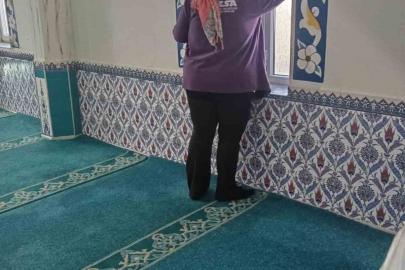 Germencik’te vatandaşların ibadeti için camilerde temizlik sürüyor