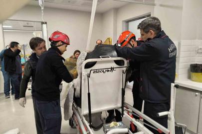 Göğüs boşluğuna demir saplanan hastanın ameliyatına itfaiye girdi