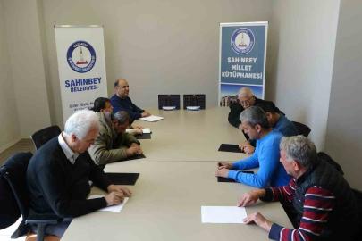 Görme engeliler Braille alfabesi öğreniyor