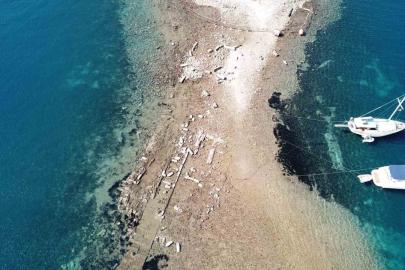 Gümüşlük koyunda sular çekildi, 3 bin 500 yıllık kral yolu ortaya çıktı