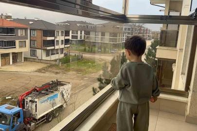 Her gün çöp kamyonunu bekleyen minik Arda’ya sürpriz