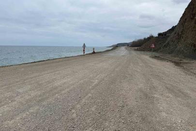 Heyelan sonrası kapanan yol yeniden ulaşıma açıldı