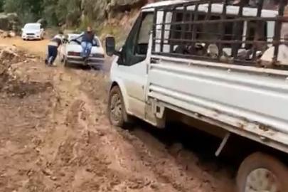 Heyelan sonrası yol çamura bulandı, offroad yarışlarını aratmayan görüntüler ortaya çıktı