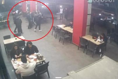 Hiç tanımadıkları genci "Neden bakıyorsun" diye darp edip burnunu kırdılar