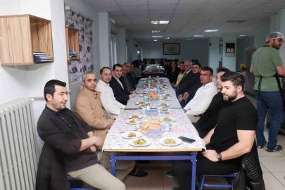 Hisarcık Kaymakamı Erkan Atam, iftar sofrasında öğrencilerle buluştu