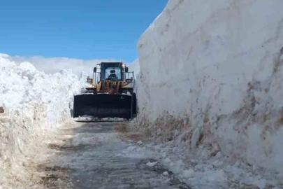 Hizan’da çığ ve kar engeli